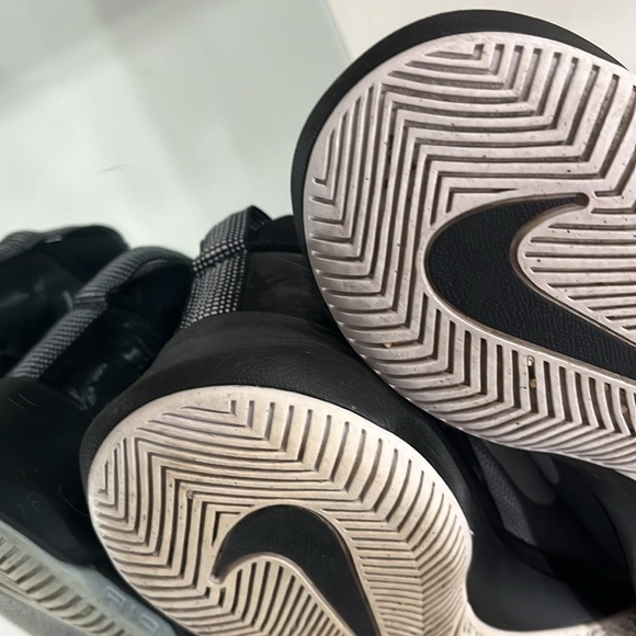 Nike Air Versitile Grey Black Basketball Shoes size 7 - Picture 12 of 13